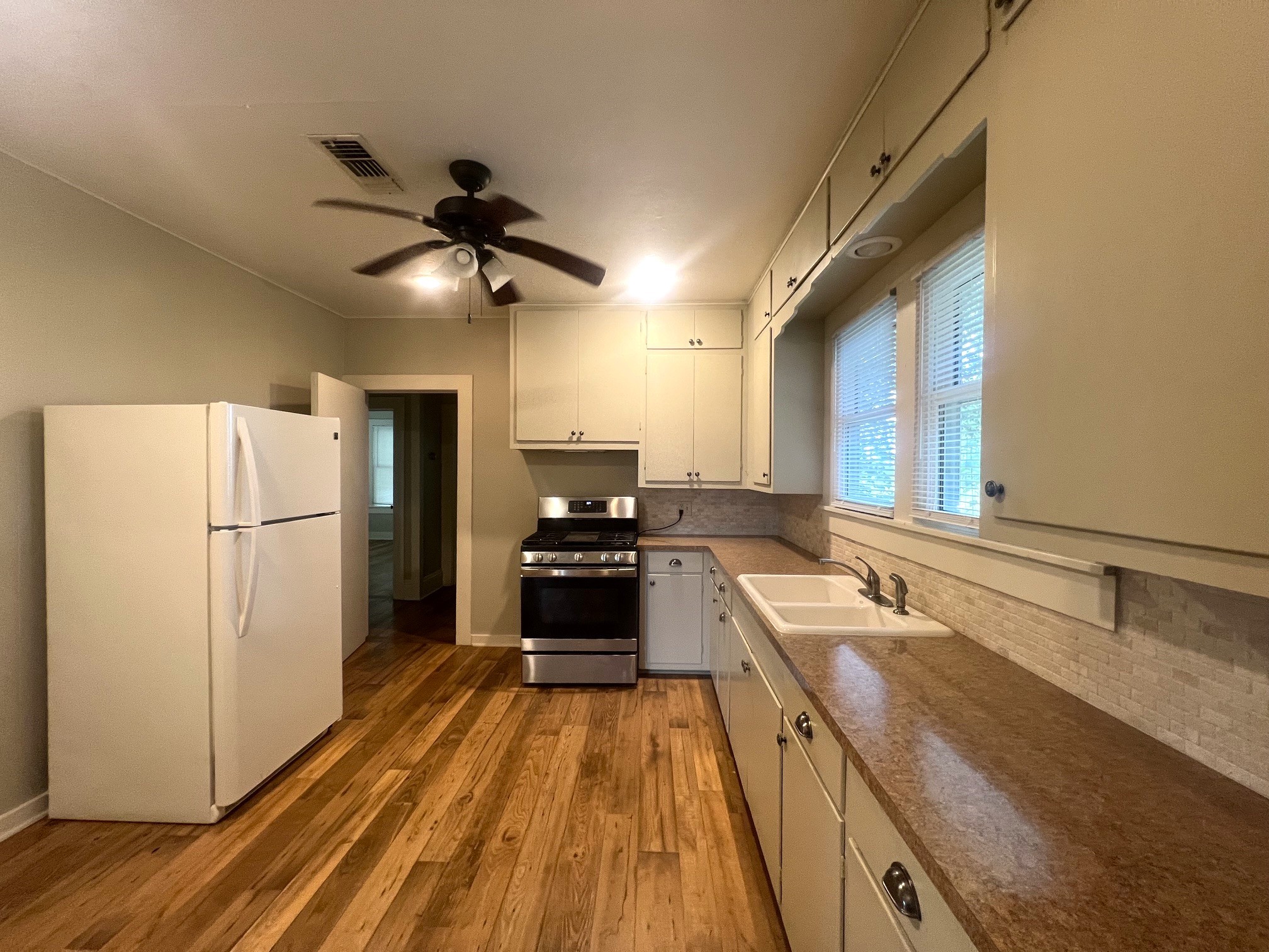 1137 Stokes Road Fayetteville, TX 78940 - Photo 7 of 24 Kitchen