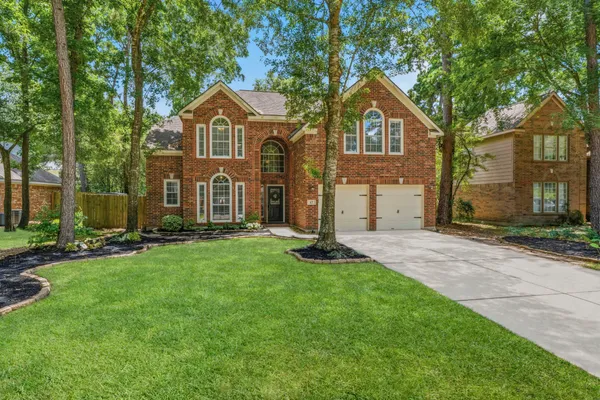 $575,000 | 67 Terraglen Drive, The Woodlands, TX 77382