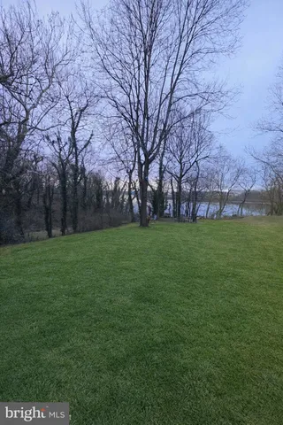 $326,000 | 204 River Court, Fieldsboro, NJ 08505