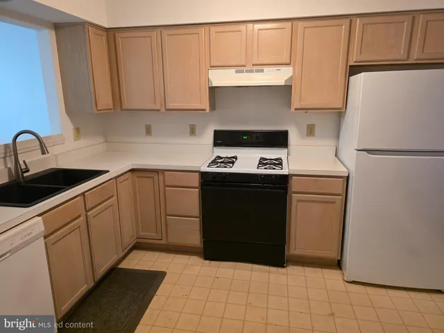 $326,000 | 204 River Court, Fieldsboro, NJ 08505