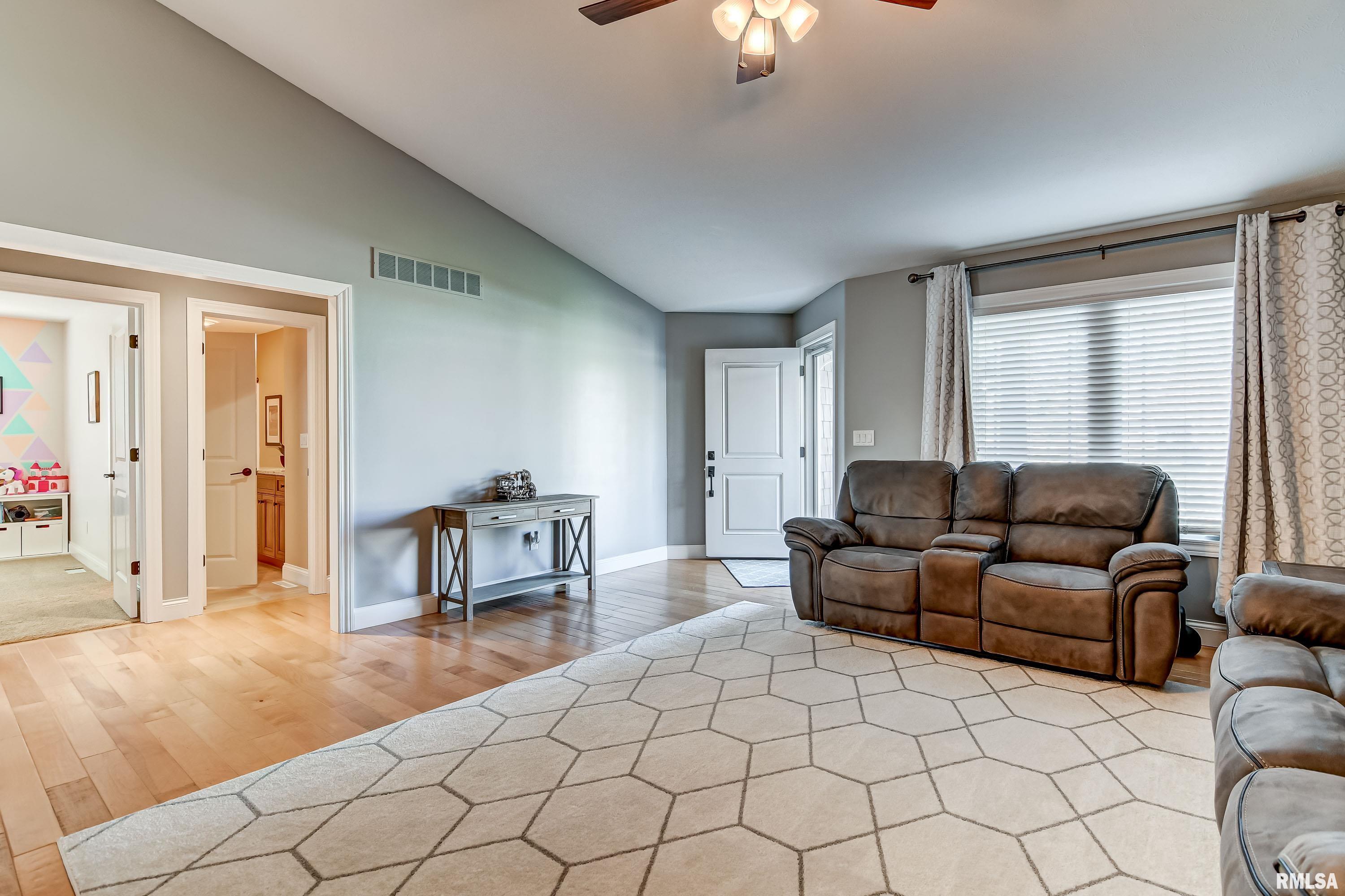 2902 Cronin Drive Springfield, IL 62711 - Photo 4 of 36 Gallery Image 4