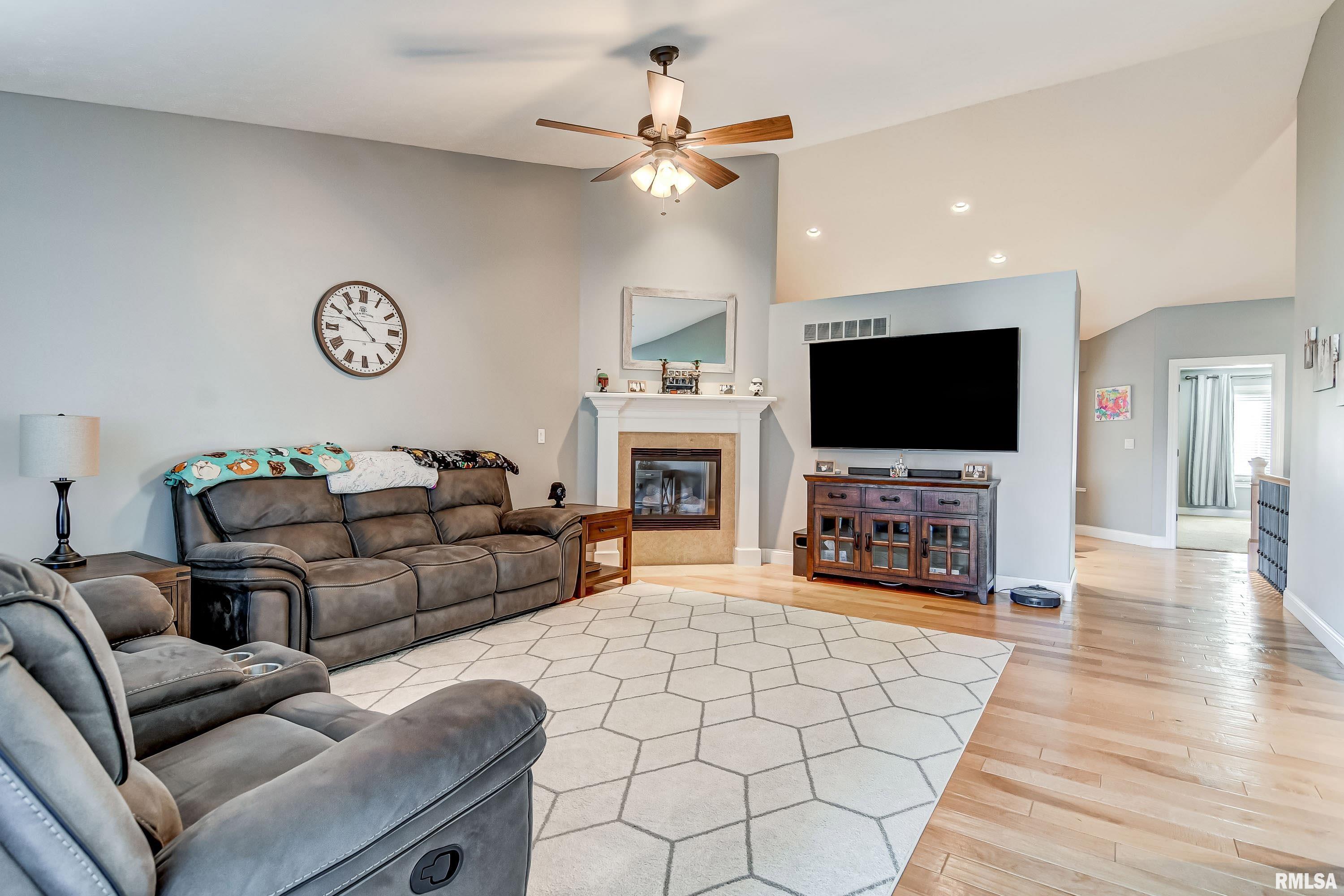 2902 Cronin Drive Springfield, IL 62711 - Photo 5 of 36 Gallery Image 5