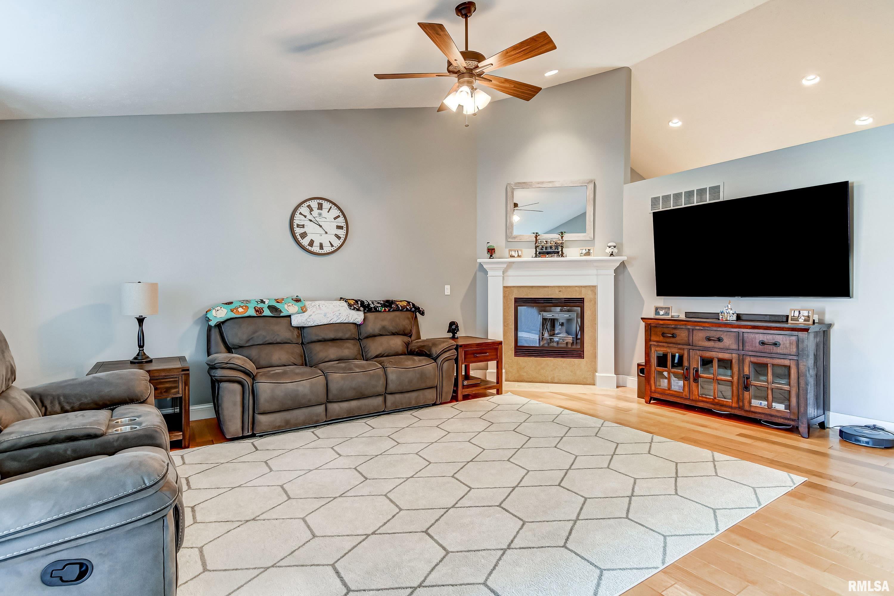 2902 Cronin Drive Springfield, IL 62711 - Photo 6 of 36 Gallery Image 6