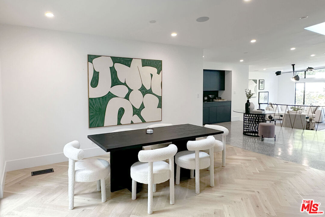 1541 Rising Glen Road Los Angeles, CA 90069 - Photo 6 of 19