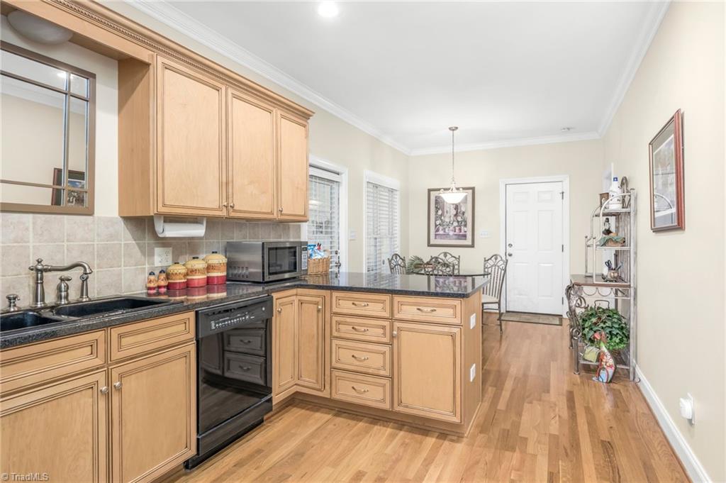 3383 York Road Winston-Salem, NC 27106 - Photo 8 of 27 Kitchen