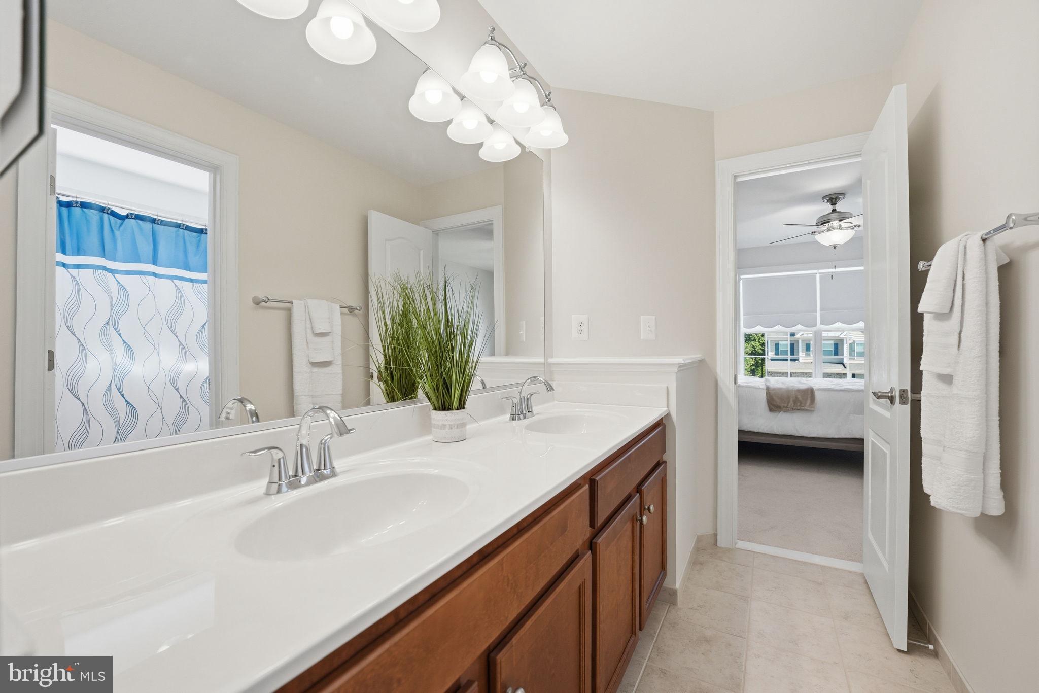 13060 Queen Chapel Road Woodbridge, VA 22193 - Photo 48 of 77 Jack n Jill upstairs bath