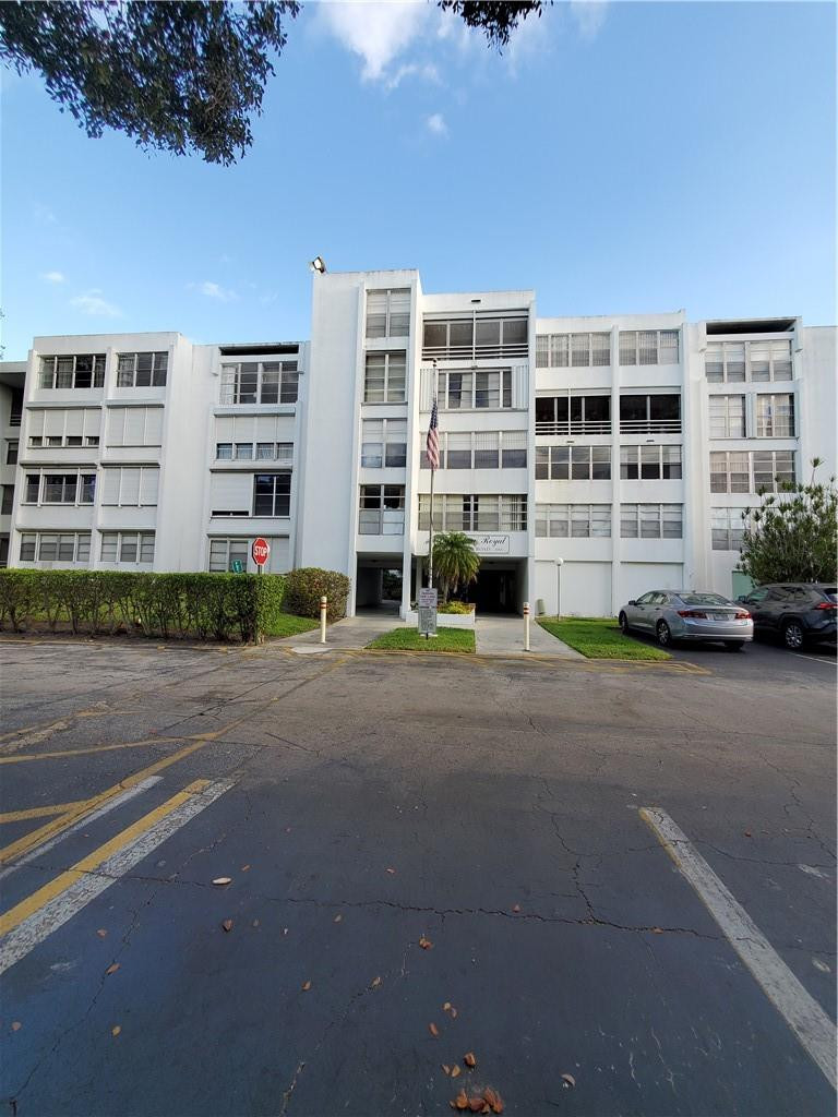 6903 Cypress Road, Unit B25 Plantation, FL 33317 - Photo 1 of 38 Photo 1