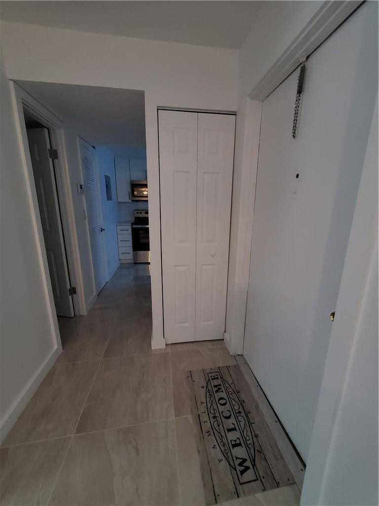 6903 Cypress Road, Unit B25 Plantation, FL 33317 - Photo 12 of 38 FRONT DOOR ENTRY