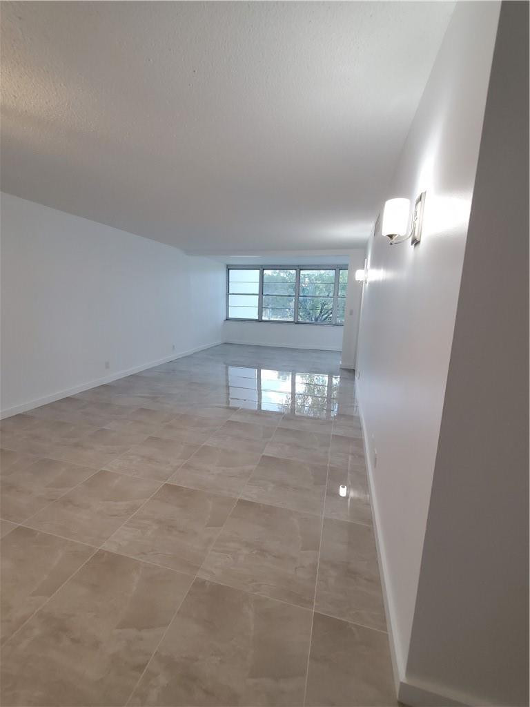 6903 Cypress Road, Unit B25 Plantation, FL 33317 - Photo 14 of 38 Photo 14