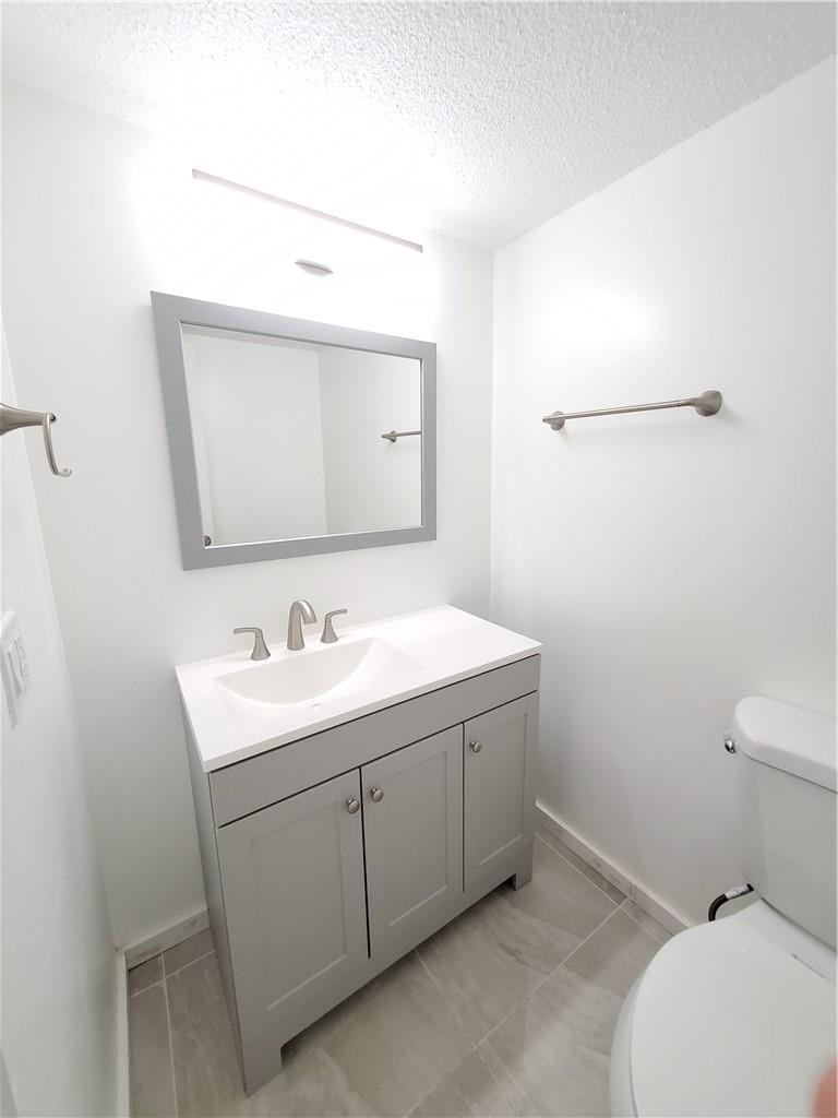 6903 Cypress Road, Unit B25 Plantation, FL 33317 - Photo 15 of 38 HALF BATH