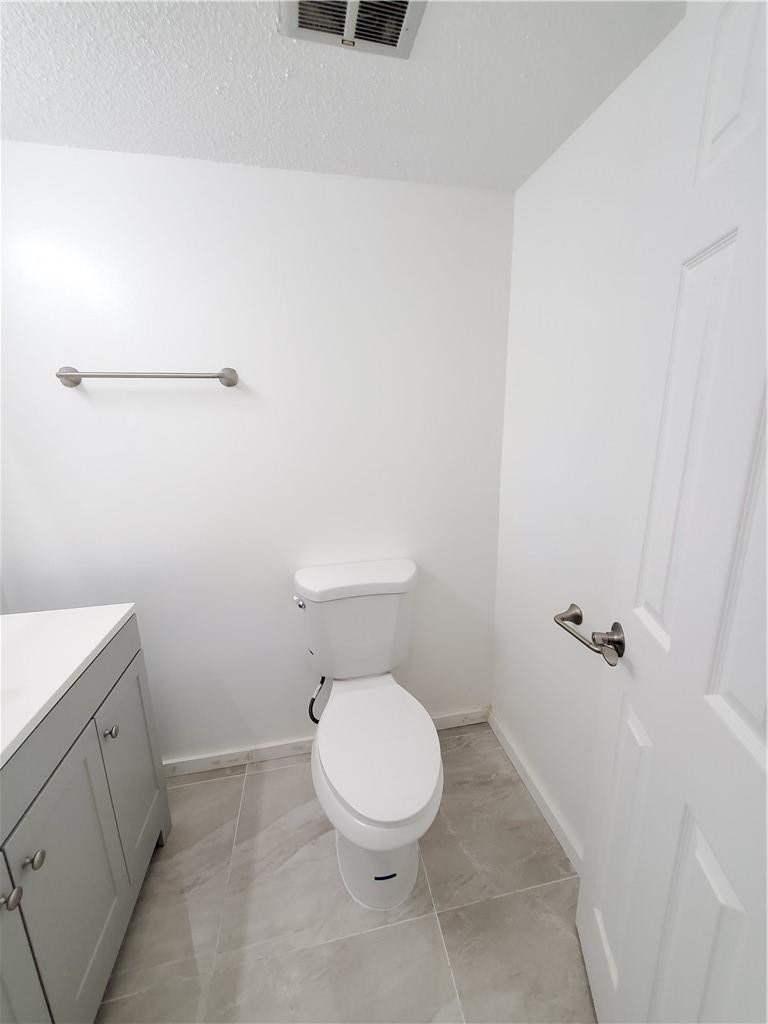 6903 Cypress Road, Unit B25 Plantation, FL 33317 - Photo 16 of 38 HALF BATH