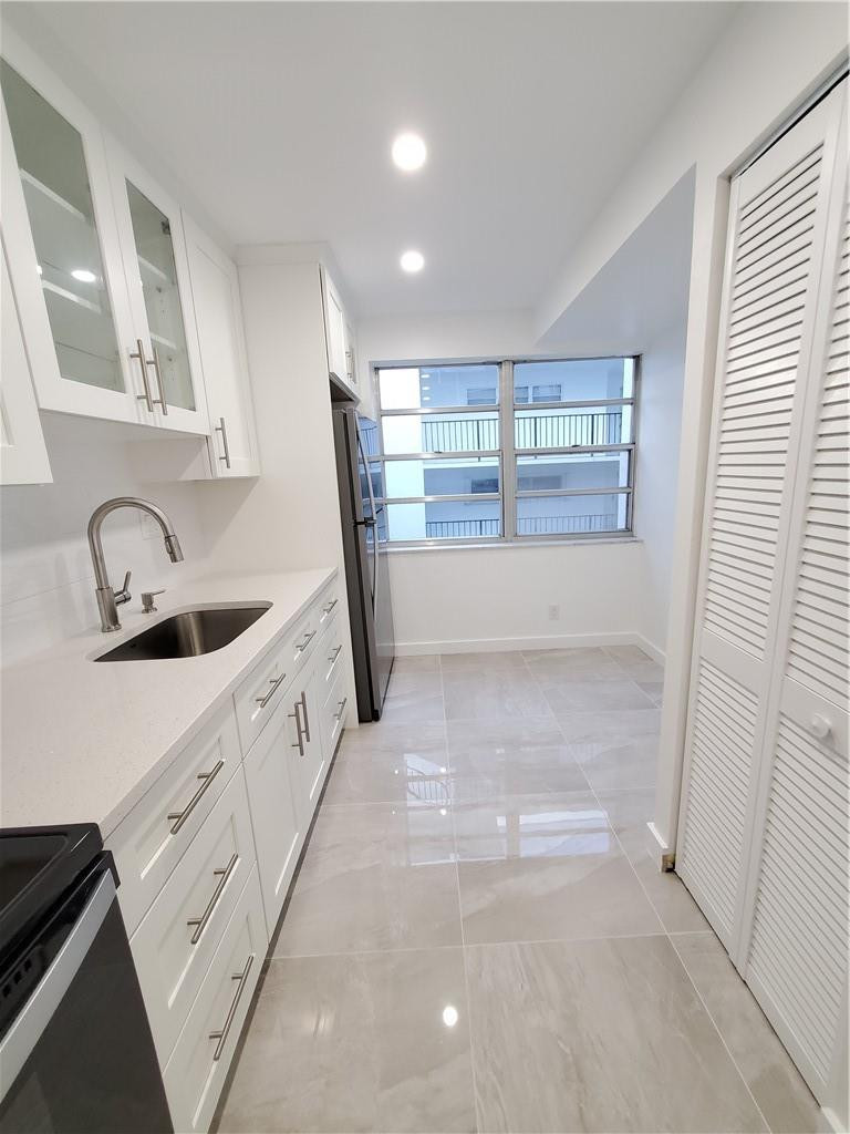 6903 Cypress Road, Unit B25 Plantation, FL 33317 - Photo 18 of 38 KITCHEN