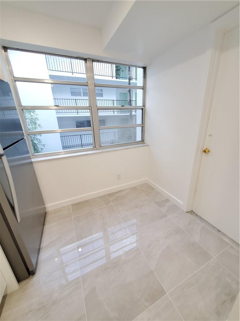6903 Cypress Road, Unit B25 Plantation, FL 33317 - Photo 20 of 38 KITCHEN EAT IN AREA