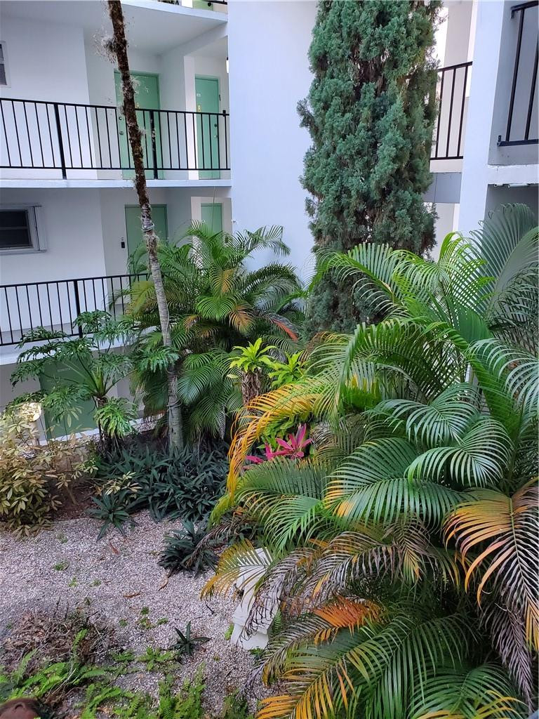 6903 Cypress Road, Unit B25 Plantation, FL 33317 - Photo 2 of 38 Photo 2