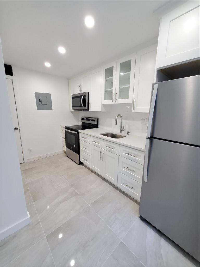 6903 Cypress Road, Unit B25 Plantation, FL 33317 - Photo 21 of 38 KITCHEN