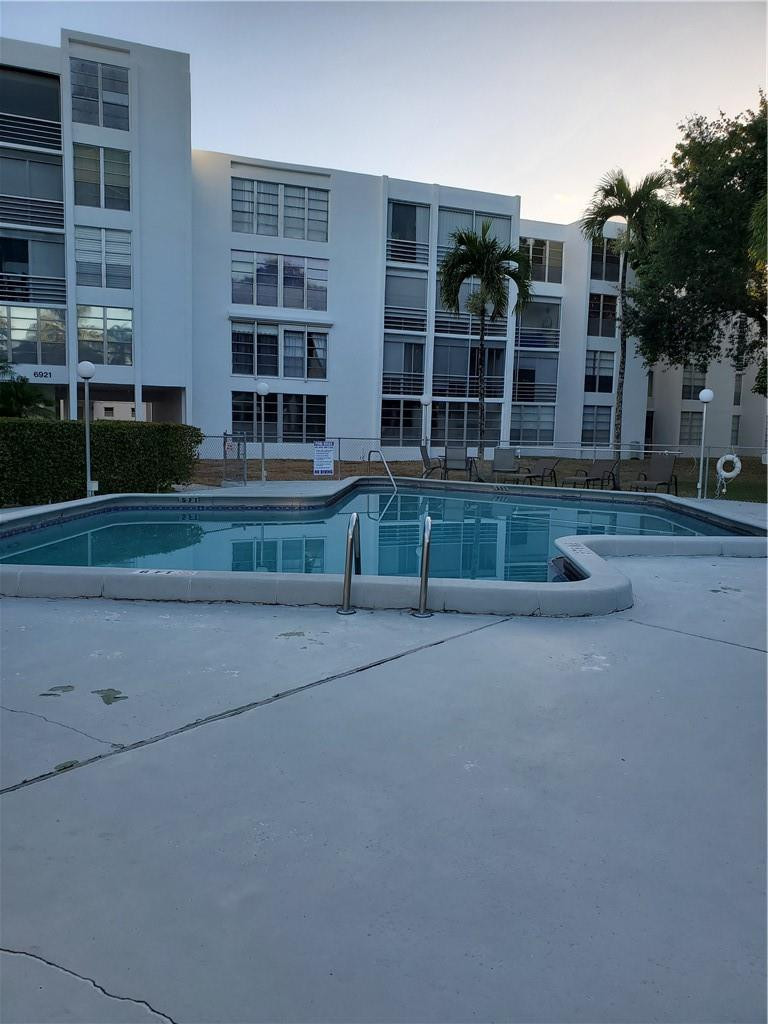6903 Cypress Road, Unit B25 Plantation, FL 33317 - Photo 28 of 38 Photo 28