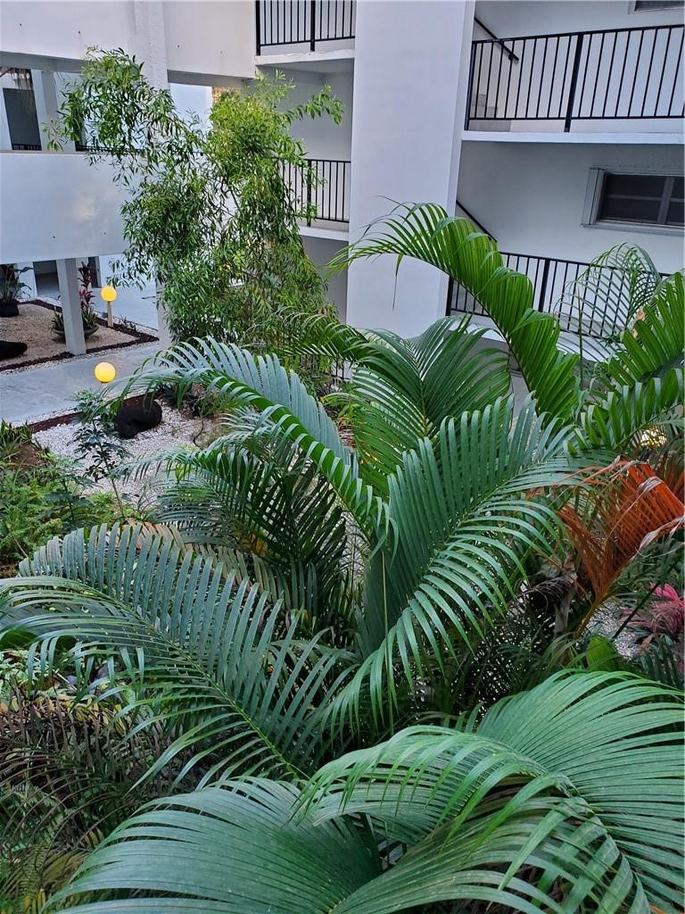 6903 Cypress Road, Unit B25 Plantation, FL 33317 - Photo 3 of 38 Photo 3