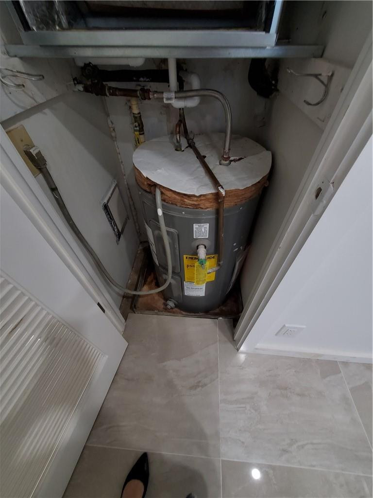 6903 Cypress Road, Unit B25 Plantation, FL 33317 - Photo 35 of 38 HOT WATER HEATER