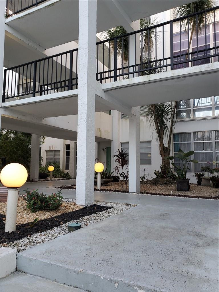 6903 Cypress Road, Unit B25 Plantation, FL 33317 - Photo 4 of 38 Photo 4