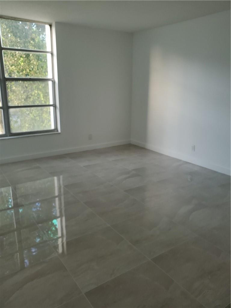 6903 Cypress Road, Unit B25 Plantation, FL 33317 - Photo 5 of 38 Photo 5