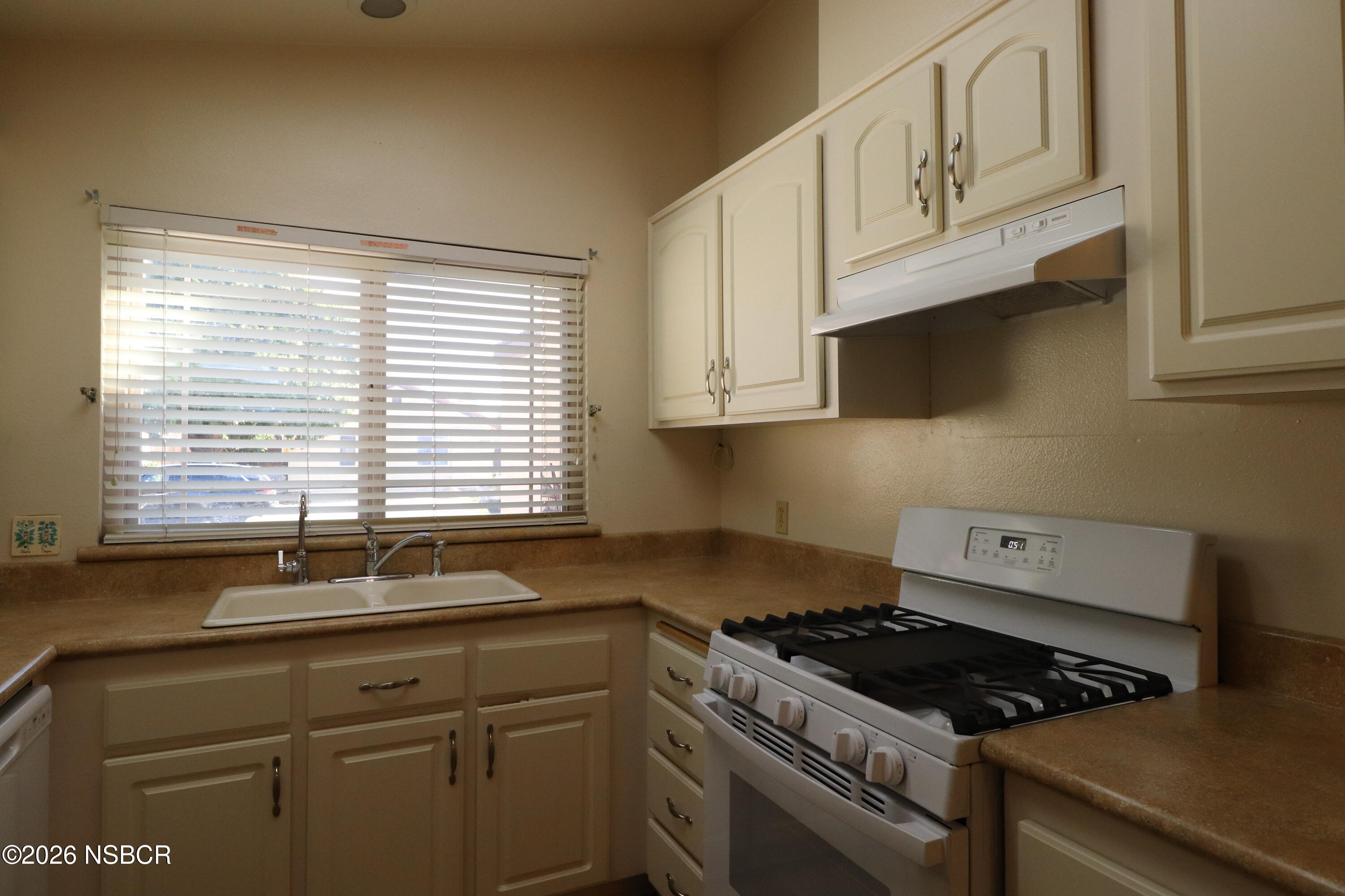 2223 Almond Lane Santa Maria, CA 93458 - Photo 5 of 15 IMG_8111