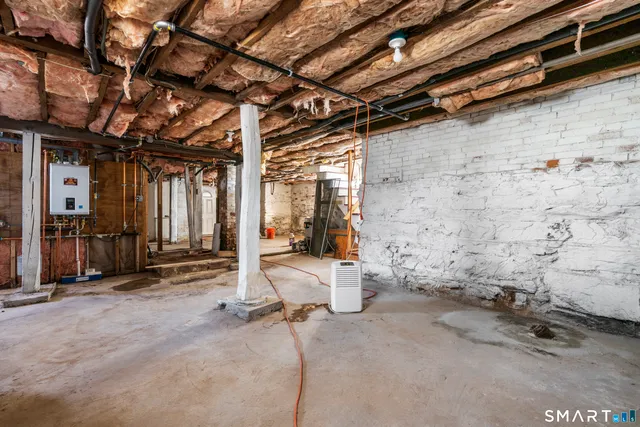 $400,000 | 93 South Street, Bristol, CT 06010