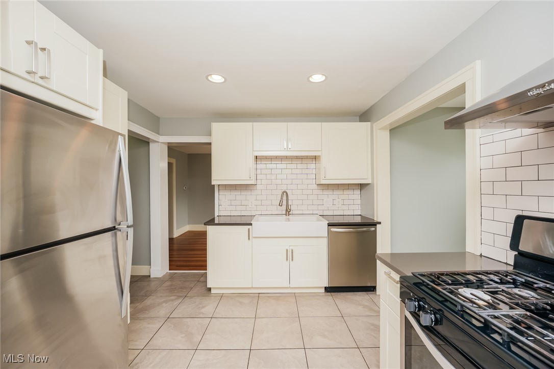 3606 Farland Road University Heights, OH 44118 - Photo 3 of 20