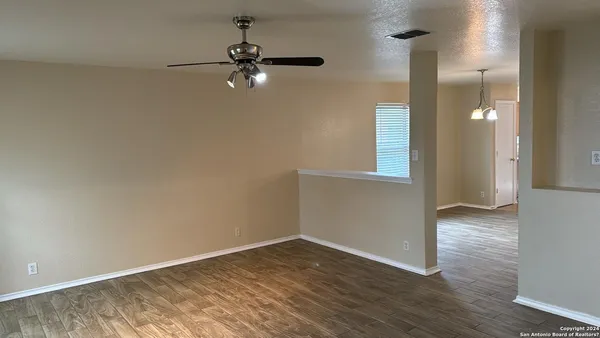 $1,600 | 10711 Shaencrest, San Antonio, TX 78254