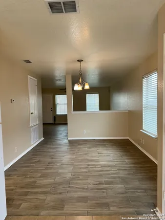 $1,600 | 10711 Shaencrest, San Antonio, TX 78254