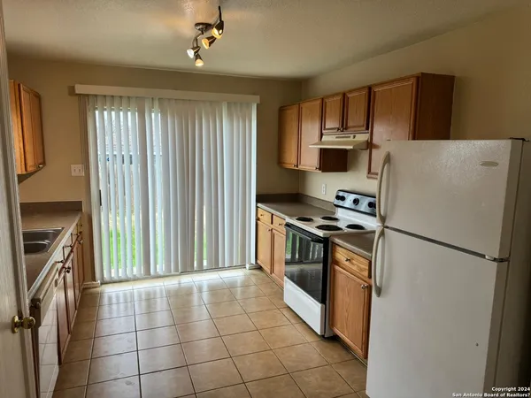 $1,600 | 10711 Shaencrest, San Antonio, TX 78254