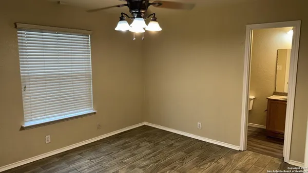 $1,600 | 10711 Shaencrest, San Antonio, TX 78254