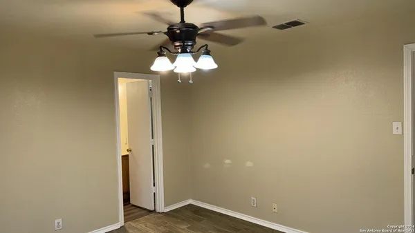 $1,600 | 10711 Shaencrest, San Antonio, TX 78254