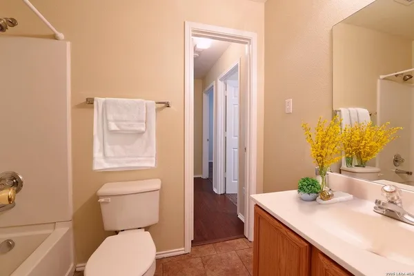 $1,600 | 10711 Shaencrest, San Antonio, TX 78254