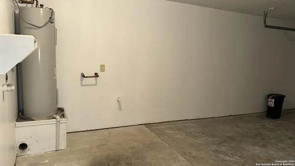 $1,600 | 10711 Shaencrest, San Antonio, TX 78254