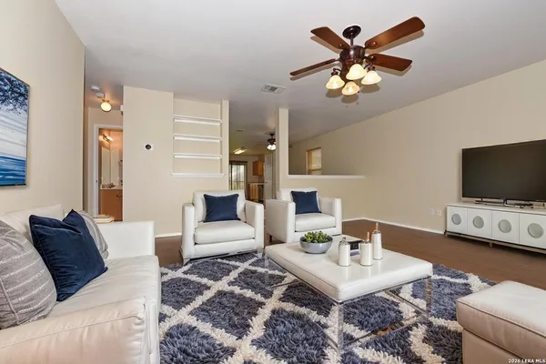 $1,600 | 10711 Shaencrest, San Antonio, TX 78254