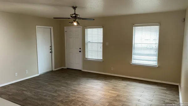 $1,600 | 10711 Shaencrest, San Antonio, TX 78254