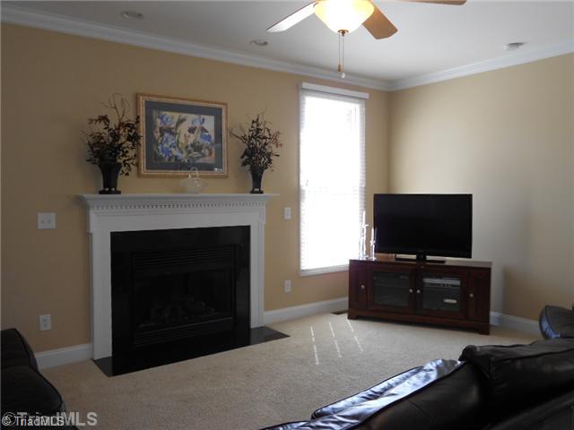 190 Ashbrook Road Thomasville, NC 27360 - Photo 4 of 16 Living Room.