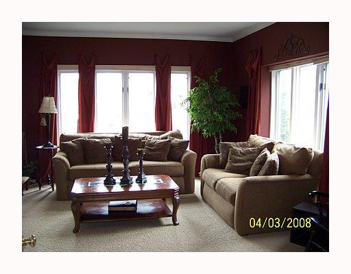 360 Cobblestone Circle McKees Rocks, PA 15136 - Photo 2 of 8 Living Room.