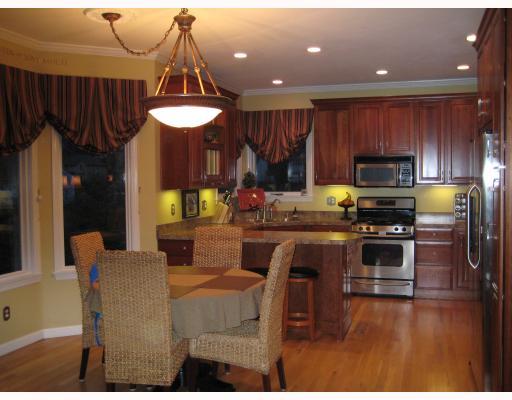 360 Cobblestone Circle McKees Rocks, PA 15136 - Photo 4 of 8 Kitchen.