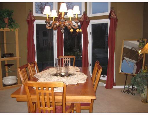360 Cobblestone Circle McKees Rocks, PA 15136 - Photo 5 of 8 Dining Room.