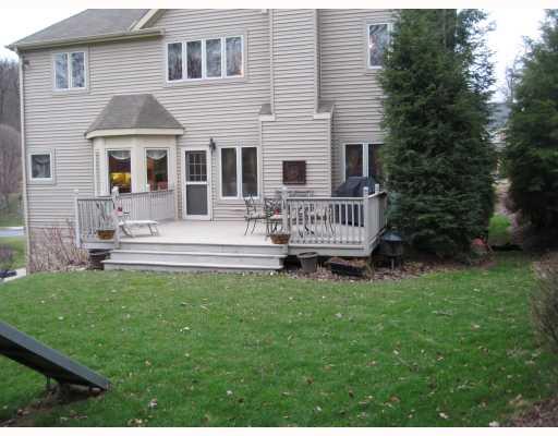 360 Cobblestone Circle McKees Rocks, PA 15136 - Photo 6 of 8 Yard/Garden.