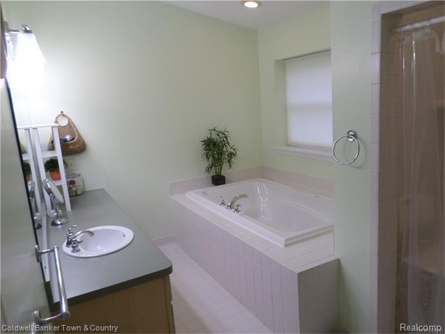 5395 Eagle Road Highland, MI 48356 - Photo 14 of 26 GetMedia-13.ashx