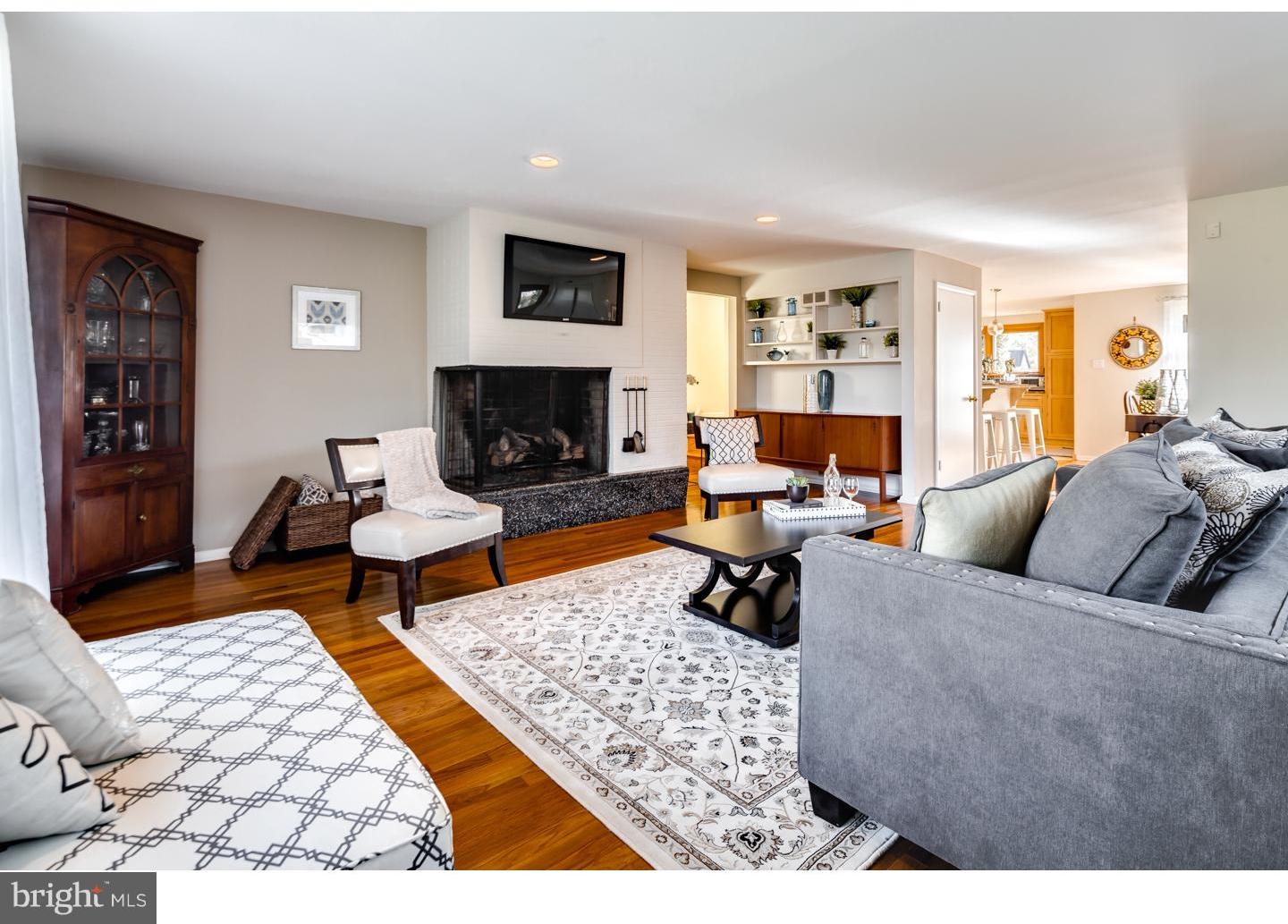 313 Ellis Road Havertown, PA 19083 - Photo 3 of 24 Living Room