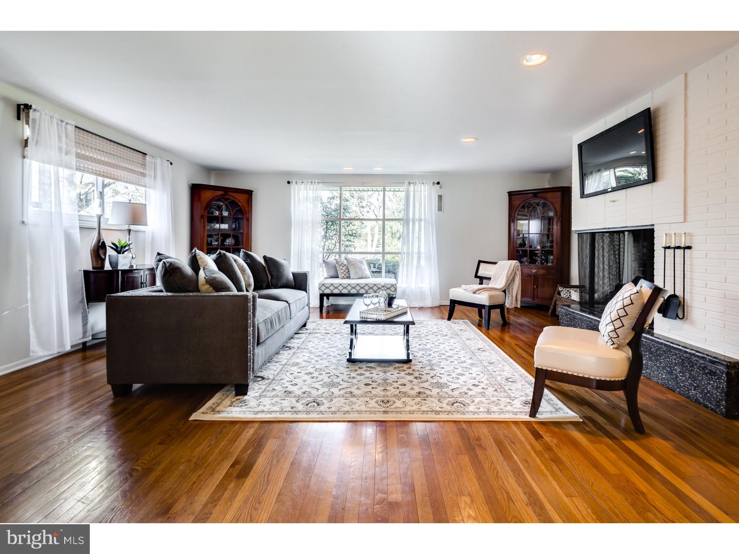 313 Ellis Road Havertown, PA 19083 - Photo 5 of 24 Living Room
