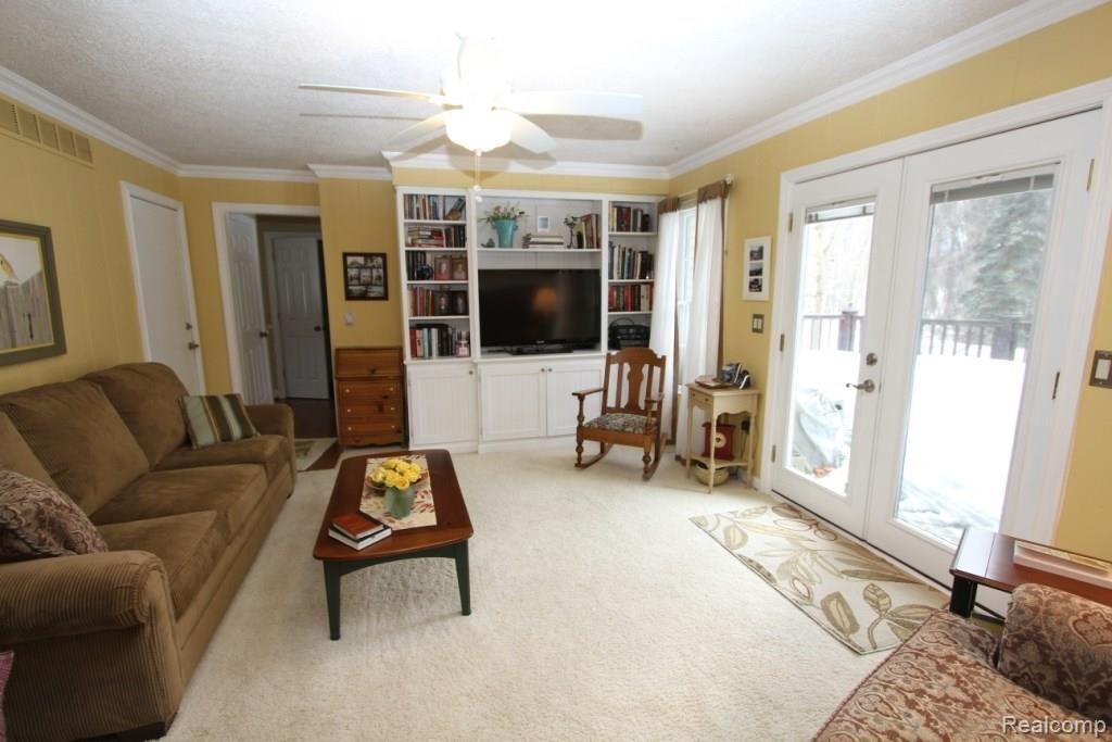 1187 Barneswood Lane Rochester, MI 48306 - Photo 16 of 24 IMG_5155.jpg