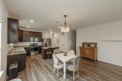 $325,000 | 125 Janice Road, Taylor, TX 76574