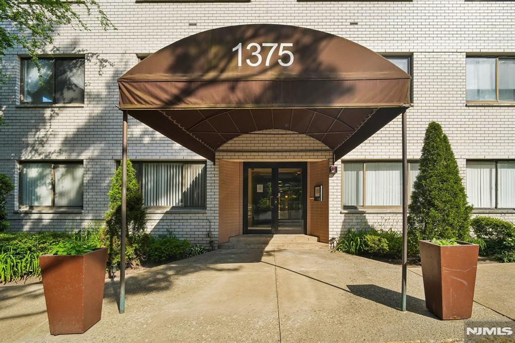 1375 River Road, Unit 1A Edgewater, NJ 07020 - Photo 2 of 20