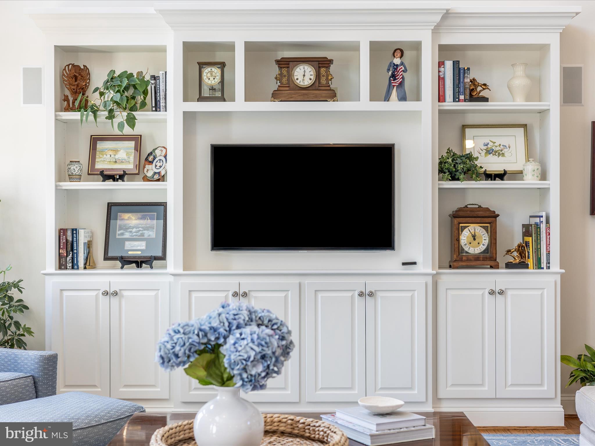 4177 John Benjamin Drive New Windsor, MD 21776 - Photo 16 of 51 Family Room Built ins