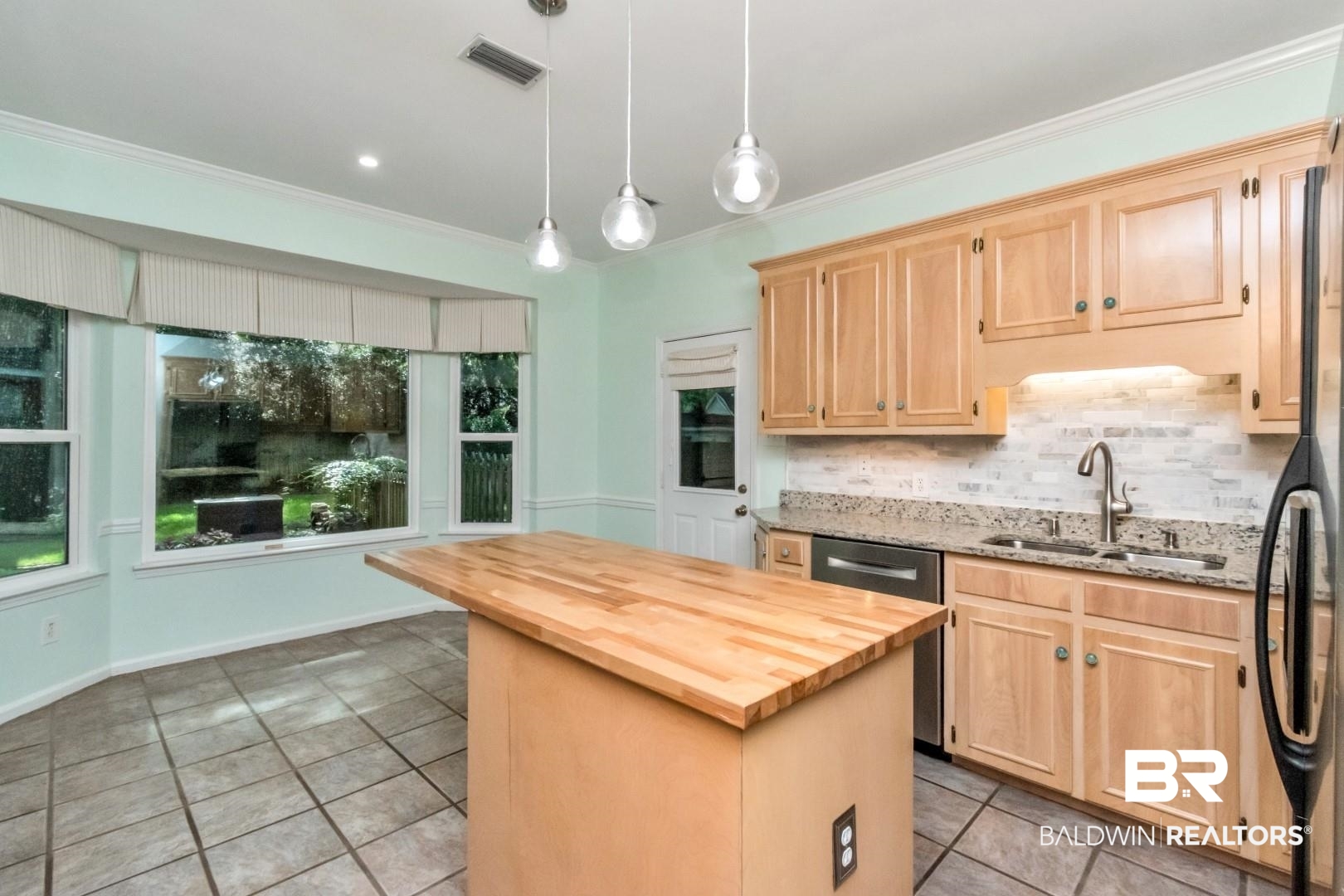 1071 Southern Way Court Mobile, AL 36609 - Photo 9 of 44 Kitchen
