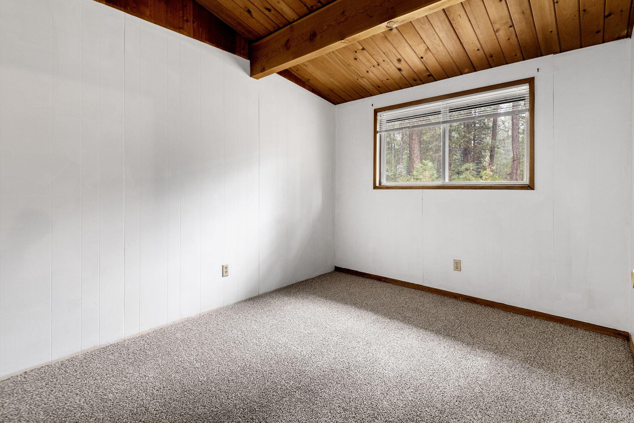 56874 Spring River Drive Bend, OR 97707 - Photo 10 of 22 10